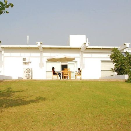 Aravli Vista Hotel Gurgaon Exterior foto