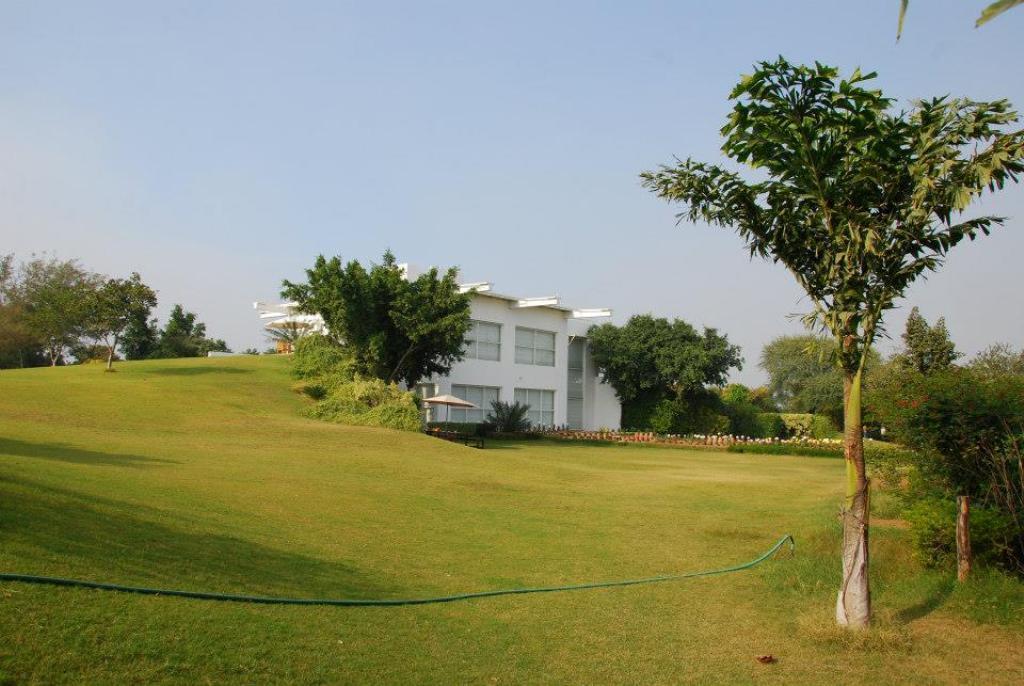 Aravli Vista Hotel Gurgaon Exterior foto