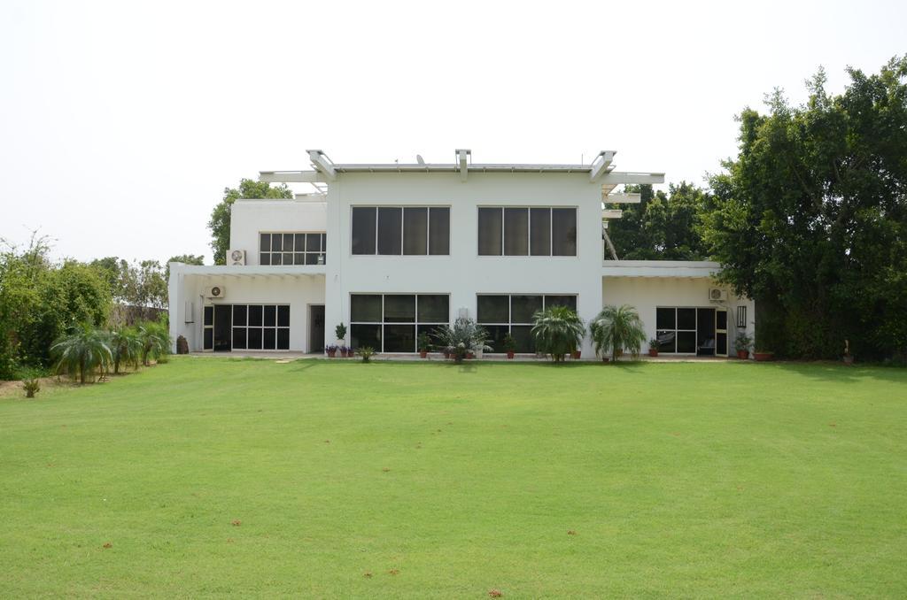 Aravli Vista Hotel Gurgaon Exterior foto